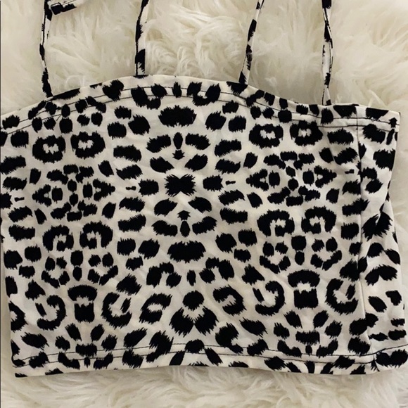 Black & White Cropped Top - Picture 2 of 3